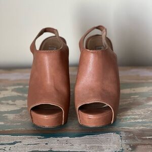 Steve Madden Tan Leather Peep-Toe Mules